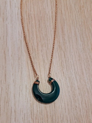 Accessorize necklace gold with green element like new, unworn