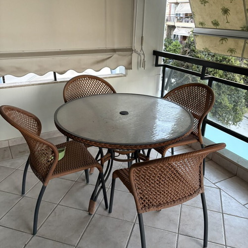 Outdoor Aluminum Dining Set used with 4 Armchairs and Round Glass Table
