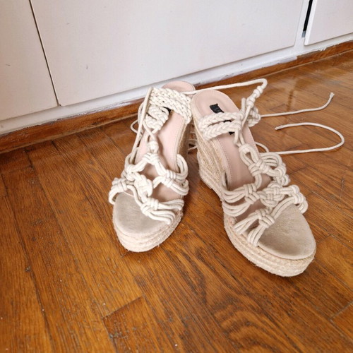Woven platform sandals beige like new, size 38