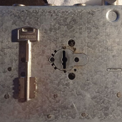 Securemme security lock three bolts used with 5 keys