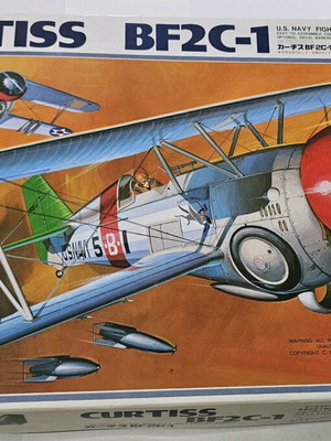 Curtiss BF2C-1 “Buffalo” model 1:32 like new, Hasegawa S9