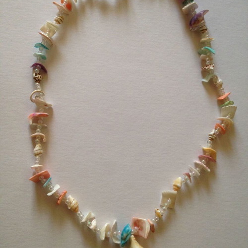 Necklace with shells and beads multicolored used, 60 cm