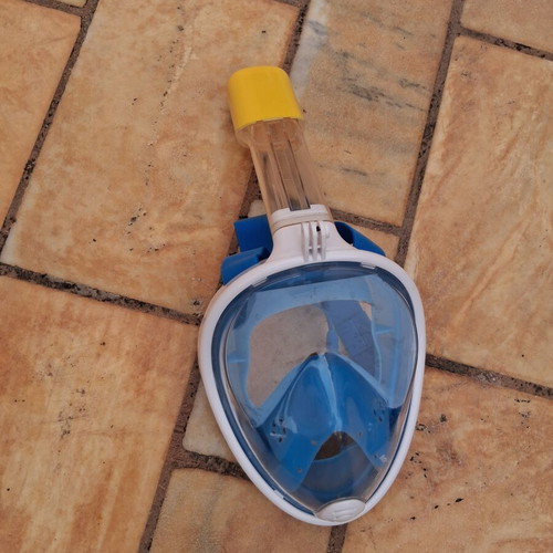 Diving mask used with minor scratches