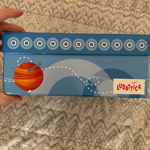 Ludattica Astronaut Puzzle like new with magnifying glass