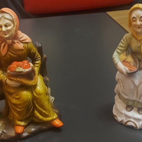 Porcelain figurines vintage, like new, set of 2