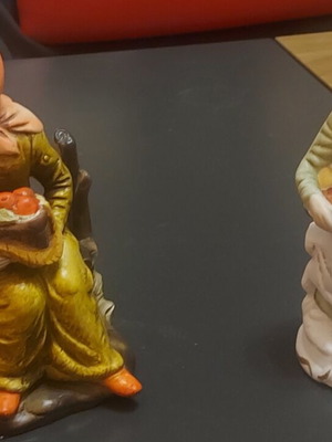 Porcelain figurines vintage, like new, set of 2
