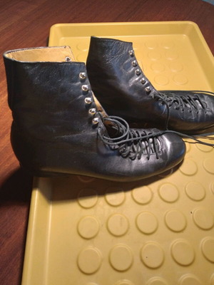 Parallele Paris ankle boots black, like new, with laces