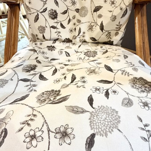 Set of 2 armchair cushions with filling and cover, floral pattern