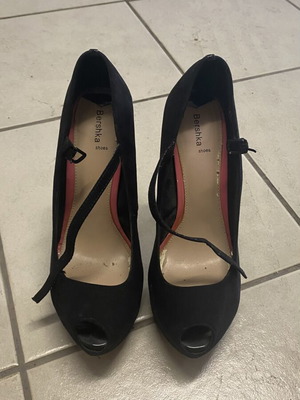 Bershka black high heels size 40 like new