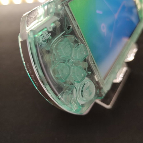 PlayStation Portable 2000 прозрачен зелен ремонтиран с 64GB microSD и игри