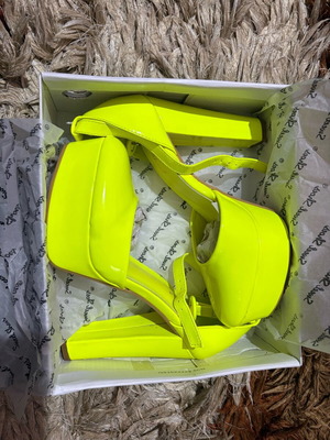 Lime yellow-green patent leather pumps new size 38 with ankle tie