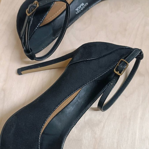 Mary Jane black high-heeled shoes like new, size 39
