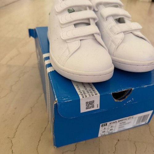 Adidas Stan Smith kids sneakers size 35, never worn