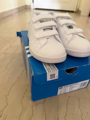 Adidas Stan Smith kids sneakers size 35, never worn