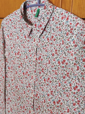 Benetton floral shirt like new, XXS, 100% cotton, white background