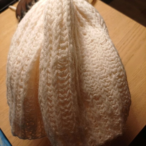 Handmade hats like new, pack of 2, white and beige