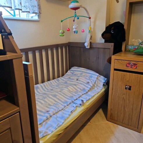 Baby crib and changing table like new