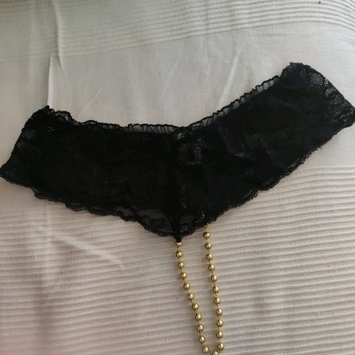 String with lace and pearls new, black, fits medium and large