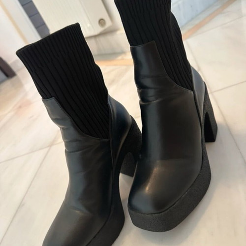 Migato black leather ankle boots with sock and rubber sole size 39 like new