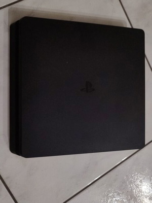 Ps4 Slim 500GB like new with controller and sports game gift