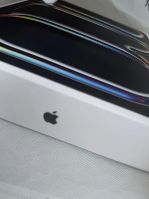 Apple iPad Pro 13-inch (M4) 1TB Wi-Fi+Cellular tablet