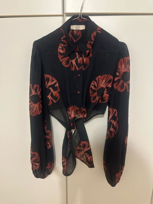 ZINI Boutique shirt like new, size S, black with pattern