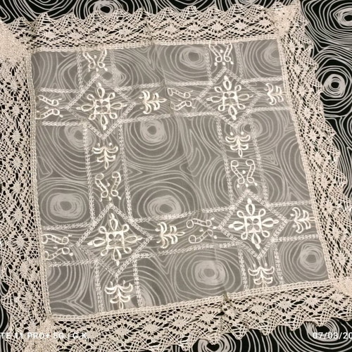 Lace table linens set like new, 4 pieces