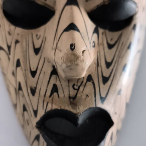 Wooden African wall mask used, 30x18 cm