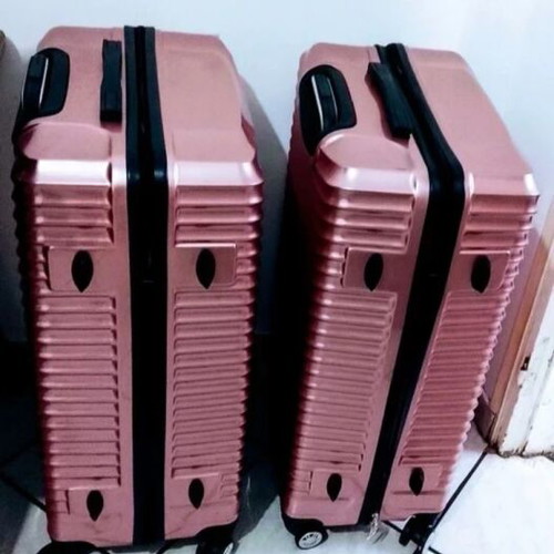 Keskor large suitcase like new, black and pink