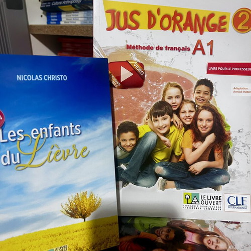 Jus d'orange 2 French learning book A1.1 & Les enfants du Lièvre book