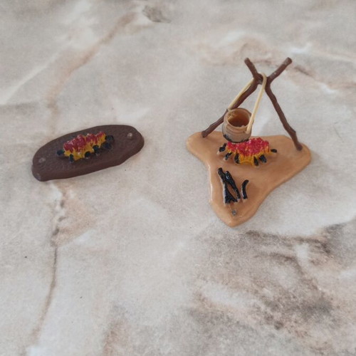 Set of 2 Plasty campfires