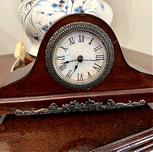 (20€) Vintage Ρολόι-αντίκα, Ξύλινο με μεταλλικά διακοσμητικά σκαλίσματα.