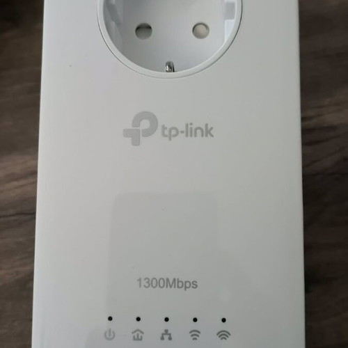 TP-LINK TL-WPA8631P AV1300 Gigabit Passthrough Powerline AC Wi-Fi Extender like new