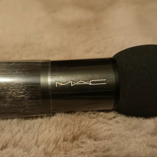 Mac Duo Brush new for foundation and powder