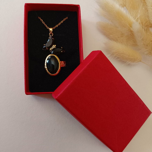 Butterfly set new with stainless steel chain and brass ring
