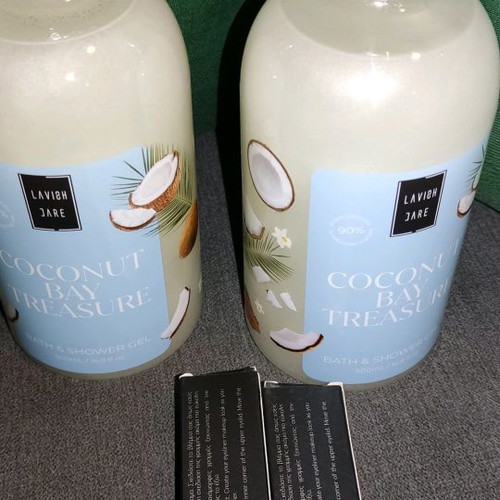 Lavish Care shower gels and eye liners new, set of 2+2
