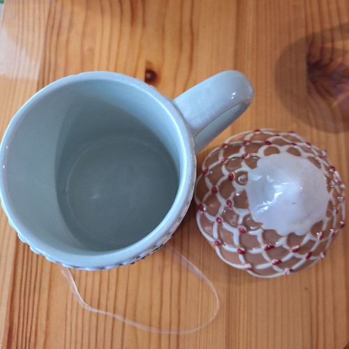 Ceramic cup with house-shaped lid new decorative