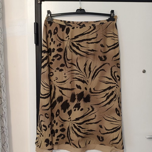 Valerie Stevens maxi skirt like new, silk, animal print, black beige