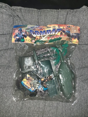 Combat force plastic military vehicles new with helicopter and 4 soldiers