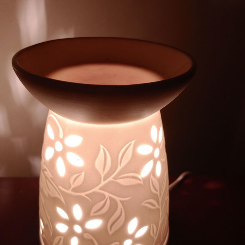 Room fragrance device for wax melts