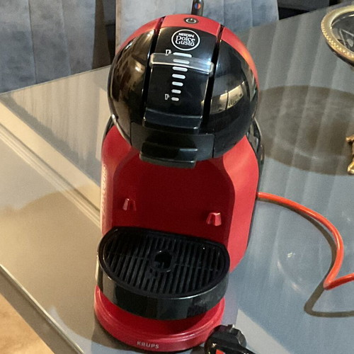 Krups Nescafé Dolce Gusto Capsule Coffee Maker like new with capsule holder gift