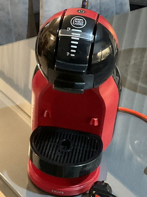 Krups Nescafé Dolce Gusto Capsule Coffee Maker like new with capsule holder gift