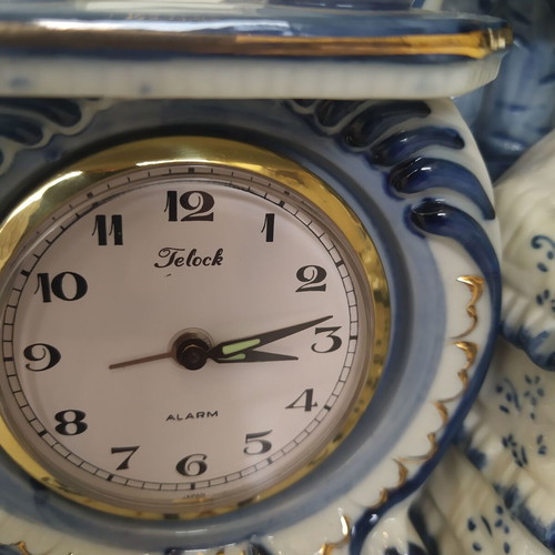 Vintage table clock with couple collectible decorative figurine like new