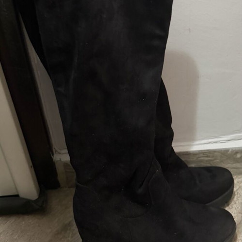 Black tall boots used, size 37