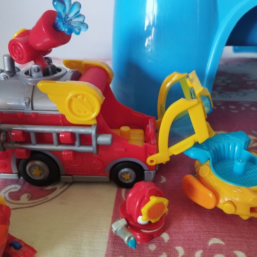 Super Zings figures and vehicles like new, pack of 13 pieces