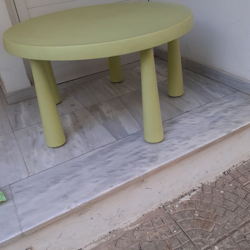 Plastic table Ikea like new, diameter 85 cm, height 49 cm