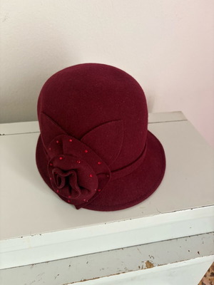 Bordeaux hat like new