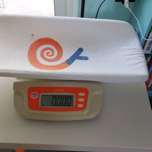 Digital baby scale like new with precise measurement and free crib blanket