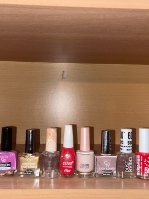 Nail polish set like new, 11 colors