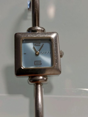 Gucci women's quartz watch used